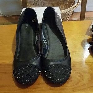 Spiked flat shoes